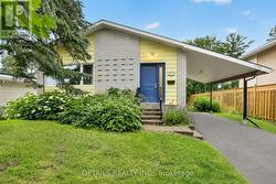 2193 FIFE CRESCENT  Ottawa, ON K1G 2Z3