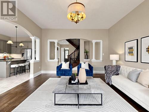 111 Headwind Boulevard, Vaughan, ON - Indoor Photo Showing Living Room