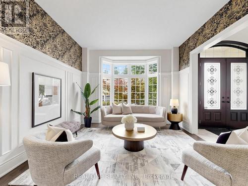 111 Headwind Boulevard, Vaughan, ON - Indoor Photo Showing Living Room