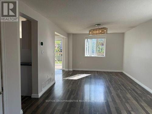28 WEYMOUTH ROAD , Barrie, Ontario L4M 6R9 3