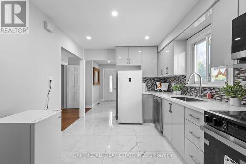 6755 Segovia Road, Mississauga, ON - Indoor Photo Showing Kitchen