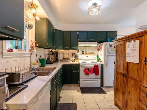 14 Huntingdon Drive, Cole Harbour, NS - Indoor Photo Showing Kitchen With Double Sink