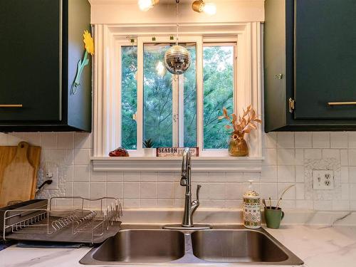 14 Huntingdon Drive, Cole Harbour, NS - Indoor Photo Showing Kitchen With Double Sink
