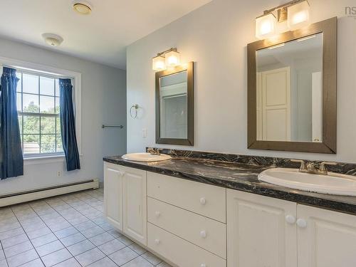 174 Prospect Avenue, Kentville, NS - Indoor Photo Showing Bathroom