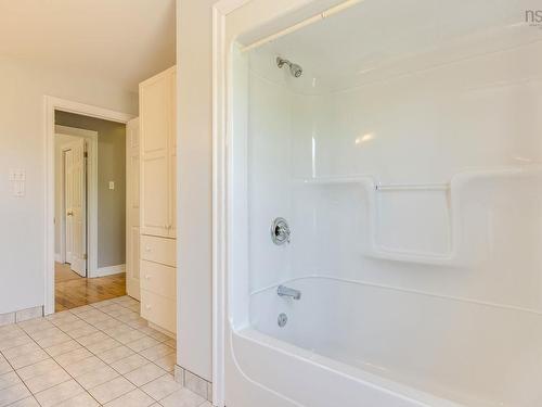 174 Prospect Avenue, Kentville, NS - Indoor Photo Showing Bathroom