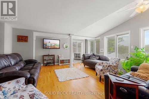 3539 R35 Route, Rideau Lakes, ON - Indoor Photo Showing Living Room