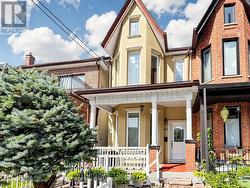 196 PALMERSTON AVENUE Toronto, ON M6J 2J4
