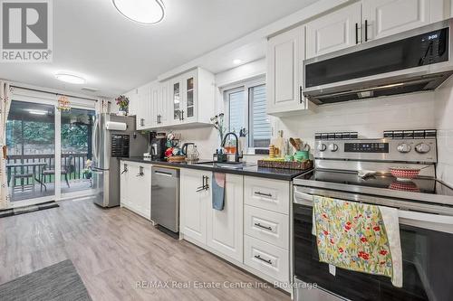 425 Exmoor Street, Waterloo, ON - Indoor Photo Showing Kitchen