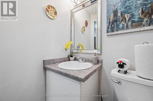 425 Exmoor Street, Waterloo, ON - Indoor Photo Showing Bathroom