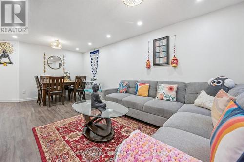 425 Exmoor Street, Waterloo, ON - Indoor Photo Showing Living Room