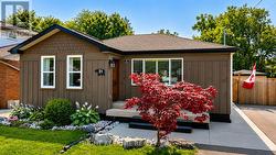 31 DOROTHY STREET  Hamilton, ON L9A 3N9