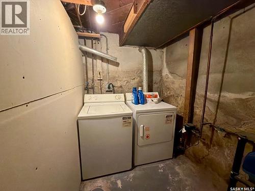 2341 Elphinstone Street, Regina, SK - Indoor Photo Showing Laundry Room