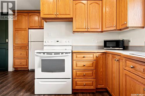 7343 8Th Avenue, Regina, SK - Indoor Photo Showing Kitchen