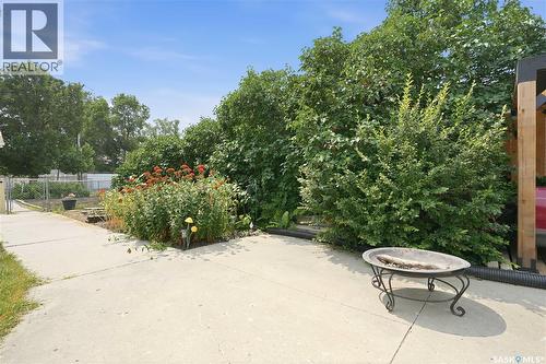 7343 8Th Avenue, Regina, SK - Outdoor
