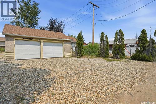 7343 8Th Avenue, Regina, SK - Outdoor