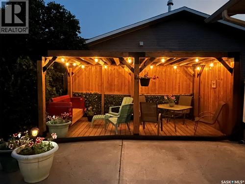 7343 8Th Avenue, Regina, SK - Outdoor