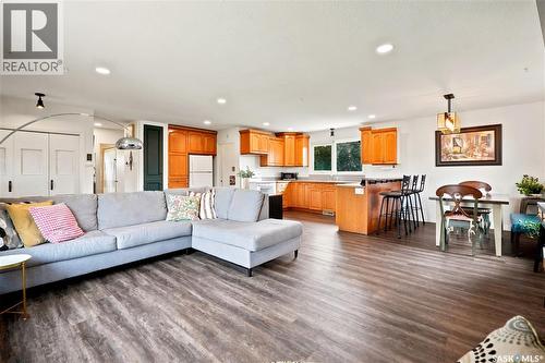 7343 8Th Avenue, Regina, SK - Indoor Photo Showing Living Room