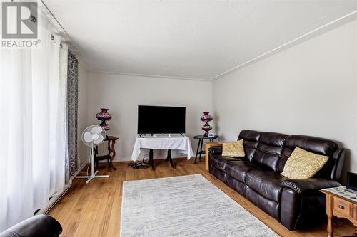 305 Moss Rd, Sault Ste. Marie, ON - Indoor Photo Showing Living Room
