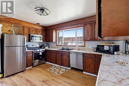 305 Moss Rd, Sault Ste. Marie, ON - Indoor Photo Showing Kitchen With Double Sink