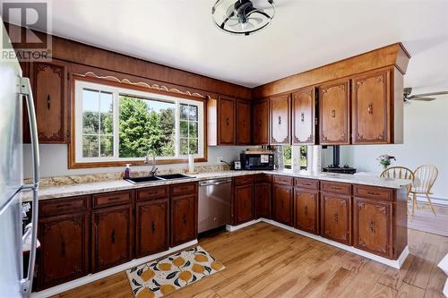 305 Moss Rd, Sault Ste. Marie, ON - Indoor Photo Showing Kitchen With Double Sink