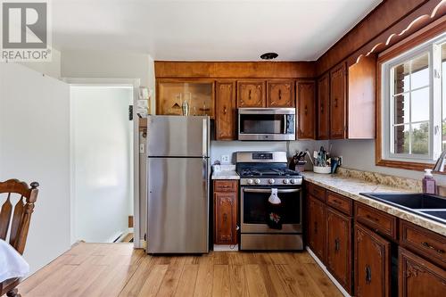 305 Moss Rd, Sault Ste. Marie, ON - Indoor Photo Showing Kitchen With Double Sink