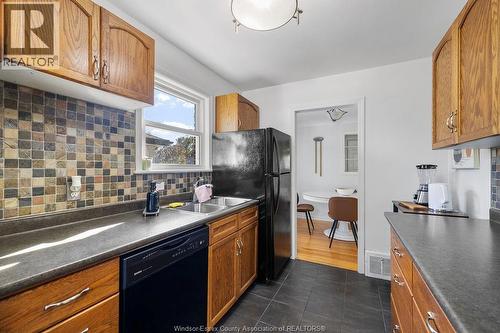 946 Belleperche, Windsor, ON - Indoor Photo Showing Kitchen With Double Sink