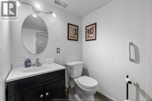 946 Belleperche, Windsor, ON - Indoor Photo Showing Bathroom