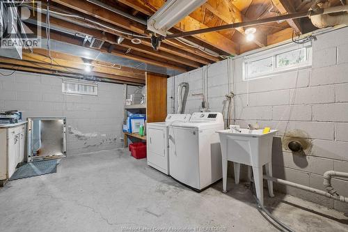 946 Belleperche, Windsor, ON - Indoor Photo Showing Laundry Room