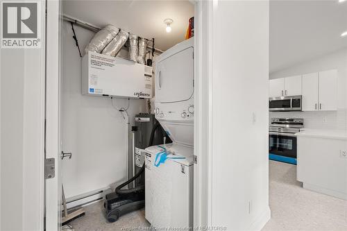 946 Belleperche, Windsor, ON - Indoor Photo Showing Laundry Room