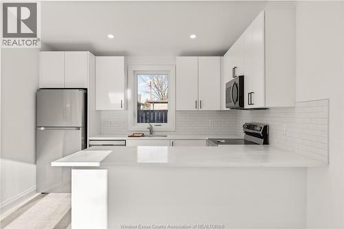 946 Belleperche, Windsor, ON - Indoor Photo Showing Kitchen