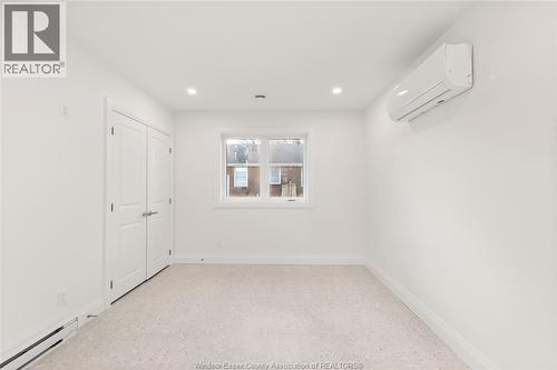 946 Belleperche, Windsor, ON - Indoor Photo Showing Other Room