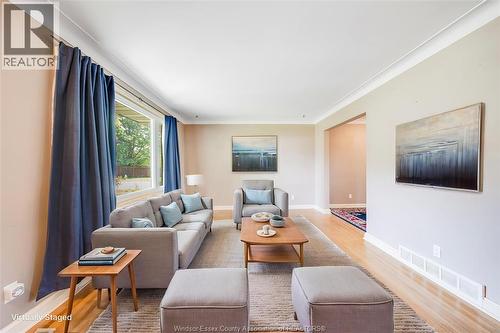 2979 Orion Crescent, Windsor, ON - Indoor Photo Showing Living Room