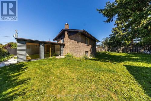 109 Thickson Road S, Whitby, ON - Outdoor