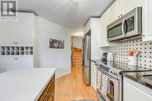4164 Forest Fire Crescent, Mississauga, ON - Indoor Photo Showing Kitchen