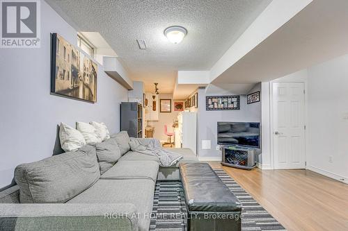 4164 Forest Fire Crescent, Mississauga, ON - Indoor Photo Showing Living Room