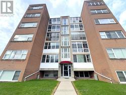 25 - 824 BRANT STREET  Burlington, ON L7R 2J5