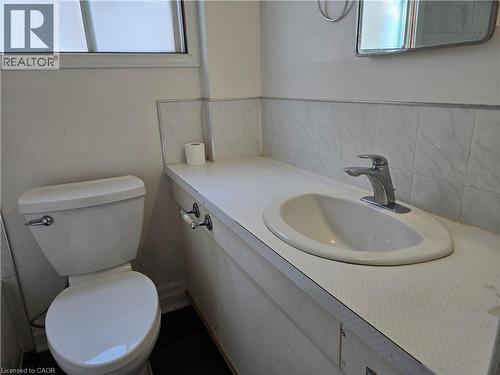 224 Burgar Street, Welland, ON - Indoor Photo Showing Bathroom