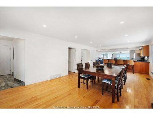 12862 Riverside, Tecumseh, ON - Indoor Photo Showing Dining Room