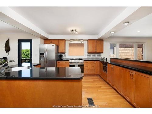 12862 Riverside, Tecumseh, ON - Indoor Photo Showing Kitchen