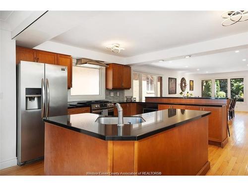 12862 Riverside, Tecumseh, ON - Indoor Photo Showing Kitchen