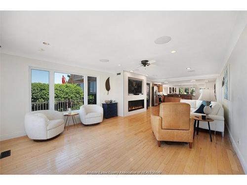 12862 Riverside, Tecumseh, ON - Indoor Photo Showing Living Room