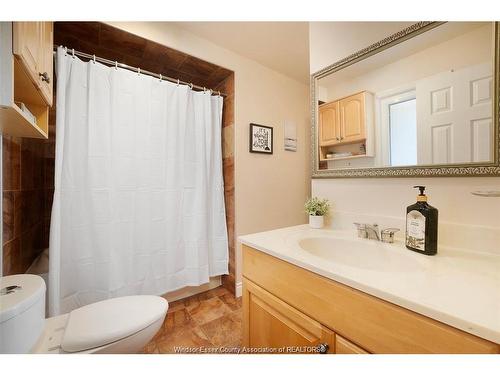12862 Riverside, Tecumseh, ON - Indoor Photo Showing Bathroom