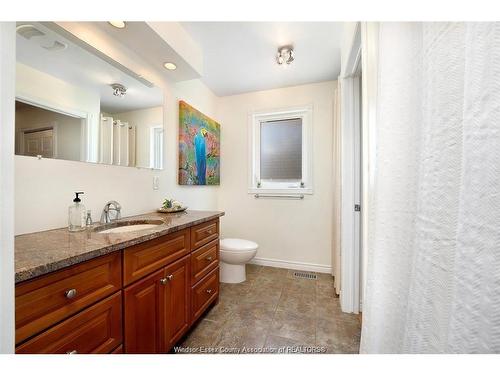 12862 Riverside, Tecumseh, ON - Indoor Photo Showing Bathroom