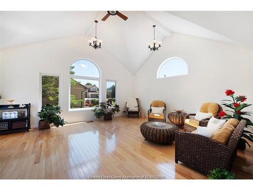 12862 Riverside, Tecumseh, ON - Indoor Photo Showing Living Room