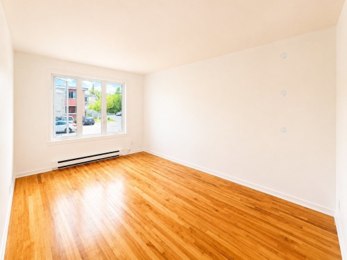 Living Room - 61-61 Rue Ste-Anne, Montréal (L'Île-Bizard/Sainte-Geneviève), QC - Indoor Photo Showing Other Room