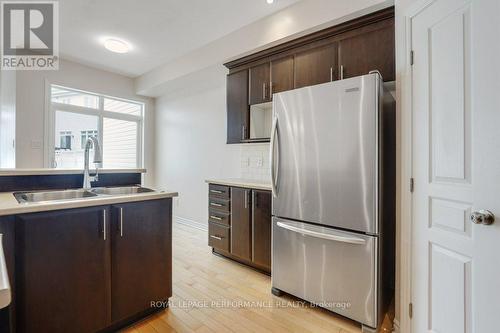 306 Waymark Crescent, Ottawa, ON - Indoor Photo Showing Kitchen With Double Sink
