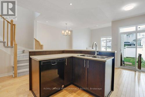 306 Waymark Crescent, Ottawa, ON - Indoor Photo Showing Kitchen With Double Sink