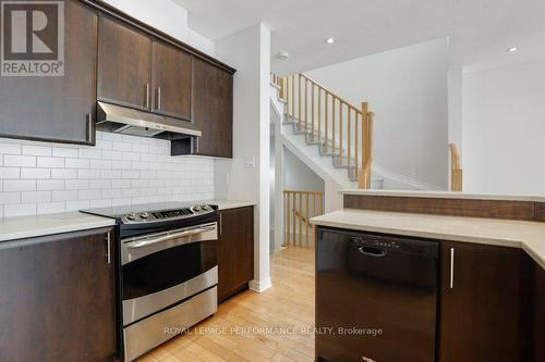 306 Waymark Crescent, Ottawa, ON - Indoor Photo Showing Kitchen