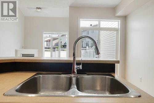 306 Waymark Crescent, Ottawa, ON - Indoor Photo Showing Kitchen With Double Sink