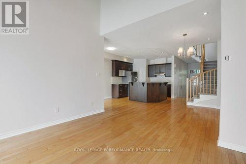 306 Waymark Crescent, Ottawa, ON - Indoor Photo Showing Kitchen